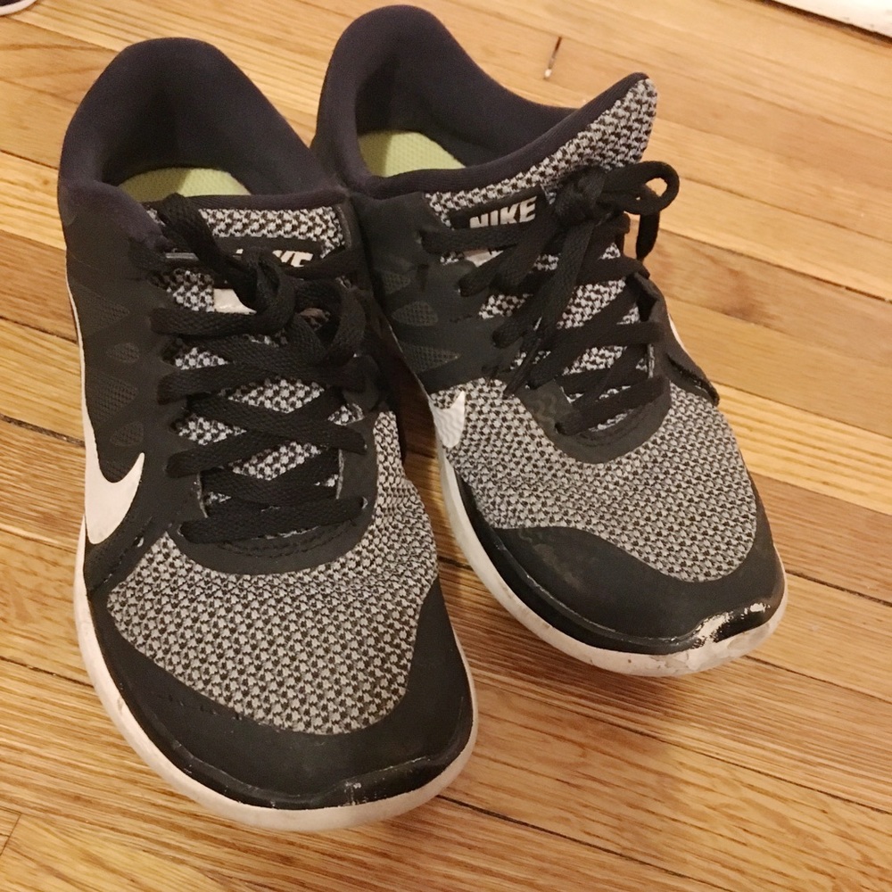 Nike size 6.5✨